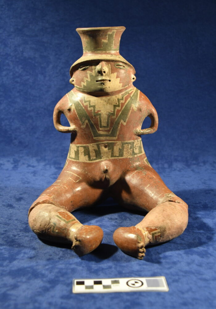 ma0018 MA0018
Vaso modelado antropomorfo estilo Condorhuasi