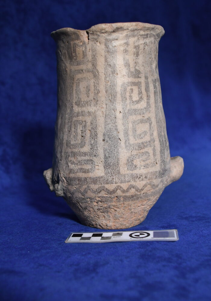 ma0107 MA0107
Vasija estilo Santa María de dimensiones reducidas