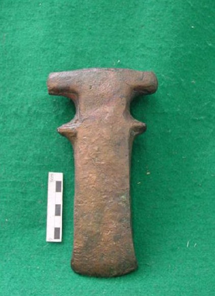 hacha MA4025 Hacha maciza de metal, período Tardío